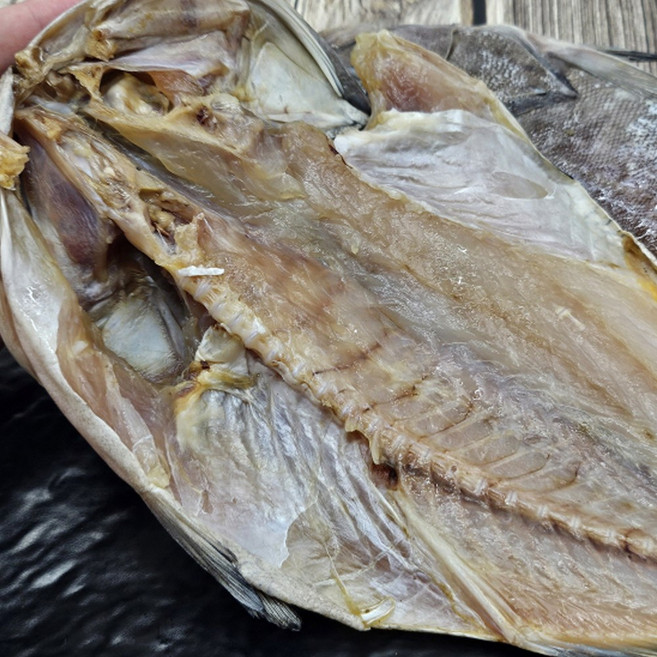 반건조 능성어 2미 능성어구이 능성어조림 말린생선 원양산 국내건조 (미당 28-35cm 250-300g내외), 1박스, 500-600g내외