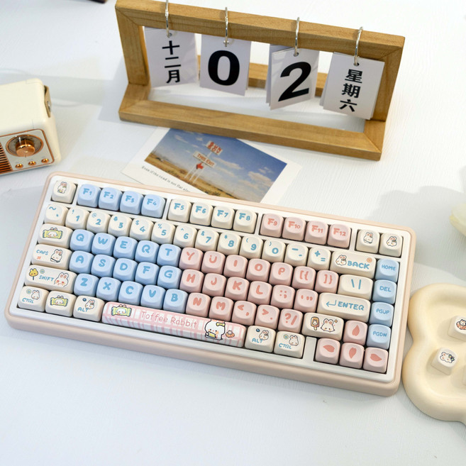 우유사탕 귀여운 기계식 키보드 키캡 한글 영문 각인 PBT 염료승화캐릭터 키캡 MOA 프로파일 MX 스위치 호환 61/64/68/87/96/104/108 배열 키보드 지원, 영어, 우유사탕 토끼