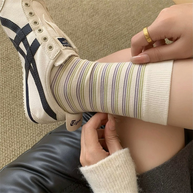 Paipaidx 레트로 배색 스트라이프 중목 양말 프리미엄 코튼 통기성 좋은 편안한 데일리 양말 사계절 착용 4족 세트