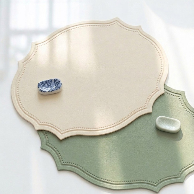 셀러나 아치 가죽 식탁 매트 2인 세트 + 수저받침 증정, 버터 베이지+세이지 가든, 1개, 2인(45 x 35 cm)