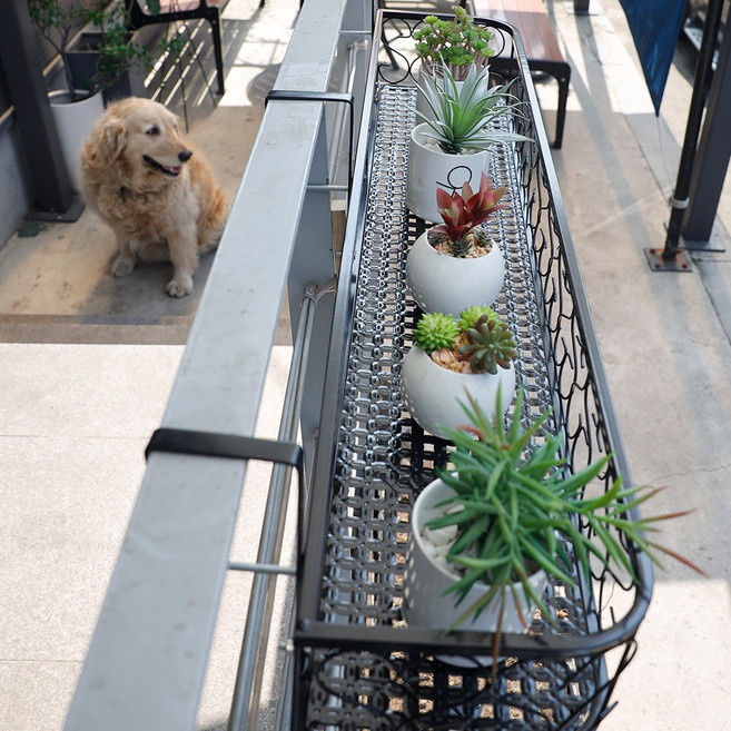 HK.sell 라운드 베란다 화분걸이 난간 화분걸이-더 넓어진 폭 25CM -걸쇠 폭 조절 가능 3.5-7.5CM 사이 모든 난간에 적용 가능, 블랙