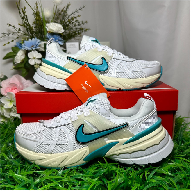 [국내매장판] 나이키 운동화 남성 V2K 런 가벼운 발편한 초록색 녹색 여름 운동화 운전용 조깅화 워킹화 헬스화 스니커즈 런닝머신화 로드 러닝화 런닝화 코트화 배드민턴화 신발