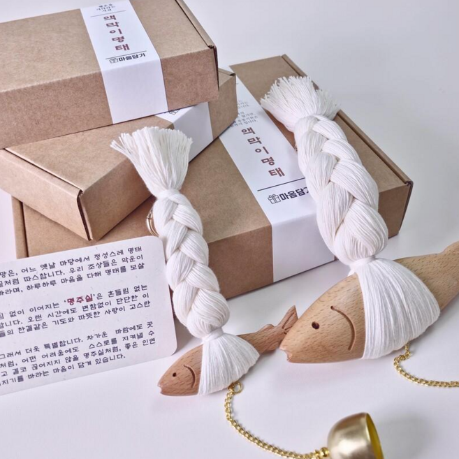 마음담기 액막이 명태 도어벨 원목 집들이 차량 현관 자석 고사 행운 북어 인형 이사 개업 선물 벽장식 인테리어 100억 수표