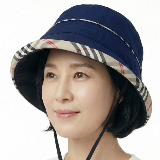 베이직엠 중년 여성 여름모자 벙거지 목끈 챙라인 체크패턴