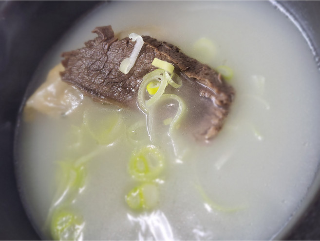 한우 사골 곰탕 550g(수입:아롱사태 포함), 550g, 1개