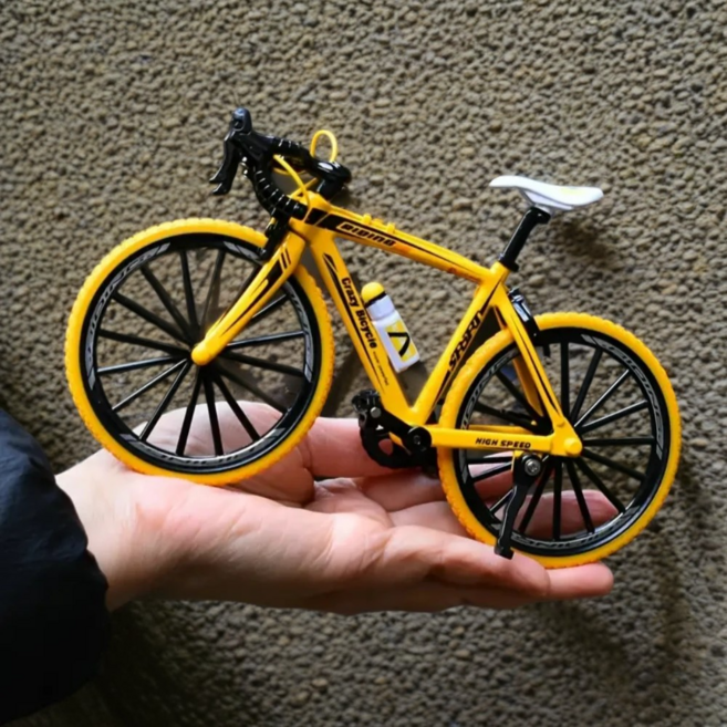 COVERONE 매력만점 리얼한 디테일 미니어처 DIY 자전거 장식소품, 1:8비례 노랑, 1개