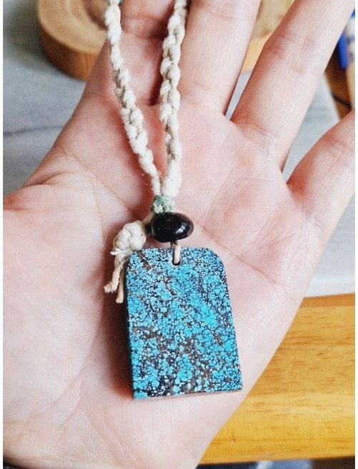 湖北原礦綠松石無事牌吊墜 天空藍網花紋理 附編織掛繩 獨特飾品, 1個