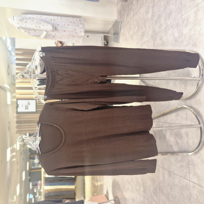 비비안 캐시미어의 우수한 보온성과 부드러운 촉감이 피부에 편안한 느낌을 주는 울혼방 프리미엄 남성 상하내복세트