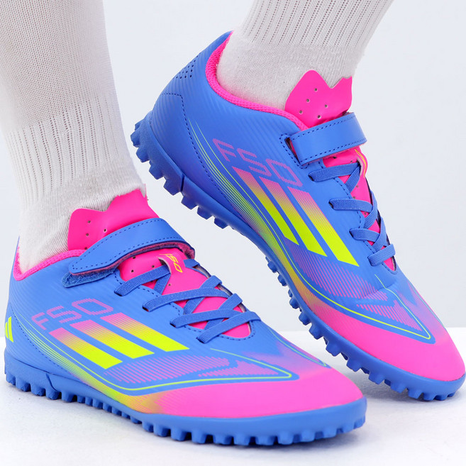 아디다스 키즈 축구화 고무줄 끈 풋살화 어린이 스트랩 찍찍이 TF 축구 신발 터프화 인조잔디용 맨땅용