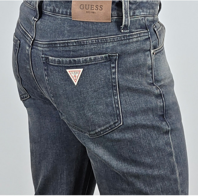 [백화점 정품] 게스 남성 베이직 릴렉스 테이퍼드 인디고 미디엄블루 데님 청바지 MBL