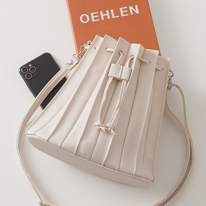 엔도르시 4color 플리츠 하프 버킷 크로스백 EBA057