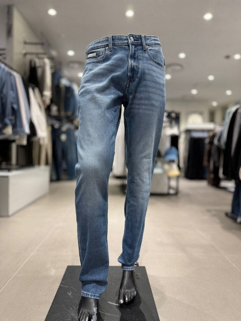 국내매장품 캘빈클라인 진 남성 미드 블루 슬림핏 데님 팬츠(4LB764G-WAH)