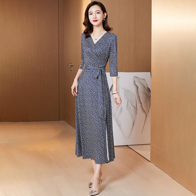 [항공배송] 새로운 꽃 기질 긴 원피스 여성 의류 닫기 피팅 허리 슬리밍 배꼽 커버 중년 원피스 봄과 가을 원피스