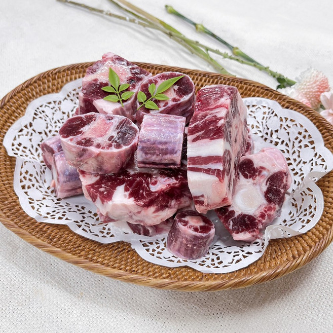 [오늘출고] 소꼬리 알꼬리 꼬리찜 몸보신 청정우 뼈 찜 보양식 곰탕용 소고기 1kg 수입산 더예쁜한우, 1개