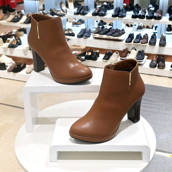 탠디by미셸 여성 가죽 골드링장식 가보시 기모 9cm 앵클부츠 (11P7512M)