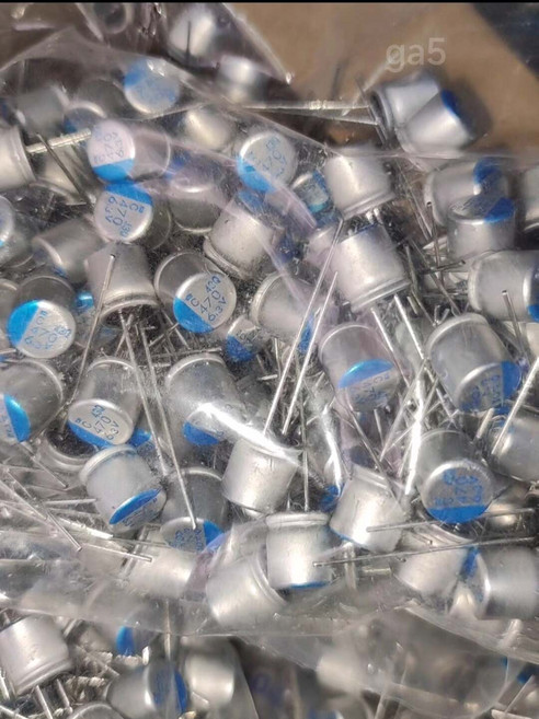 日本黑金剛 直插固態電容 6.3V 470UF, 1個