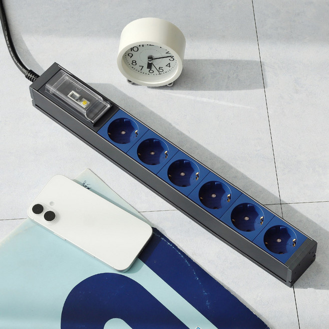스윗홈 뉴잇 누전차단 고용량 알루미늄 납작 국산 멀티탭 6구 3M / 컴퓨터 산업용 안전 서버탭 에어컨, 1개, 누전차단 6구 3m_메탈릭 블루