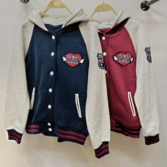 vina扉娜 棒球外套