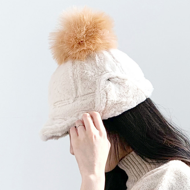 겨울 여성 방한 밍크 퍼 탈부착 타조 방울 털 캡 여자 군밤 장수 귀도리 귀달이 모자