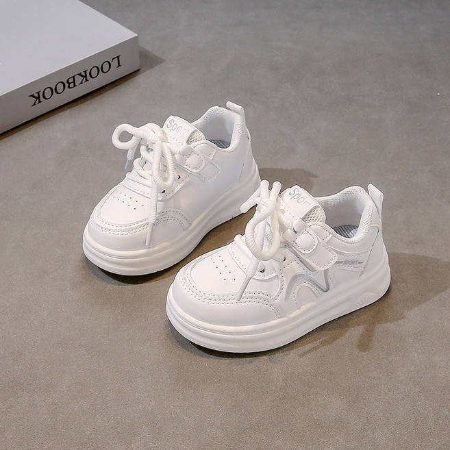 Annie 兒童百搭小白鞋，輕便透氣運動休閒板鞋