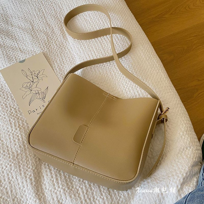 大容量包包女 新款潮春季複古水桶包學生上課斜挎包託特包 通勤上班包, 卡其色[升級款可調節肩帶]☆,包包+肩帶☆