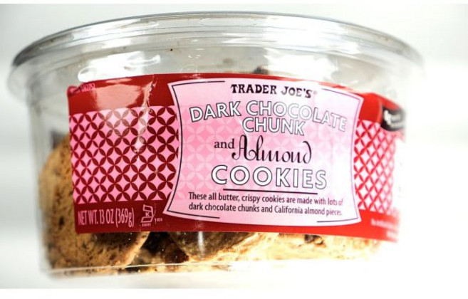 초콜렛 쿠키 수입과자 초코 비스킷 트레이더 조 다크 초콜릿 덩어리와 아몬드, 초콜렛 쿠키 수입과자 초코 비스킷 트레이더 조 다크 초