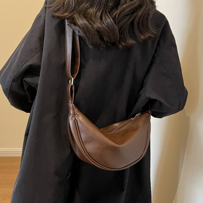 바이빈이 가벼운 데일리 가죽 반달 크로스백