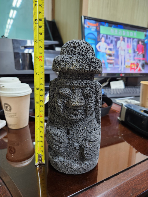 Jeju(제주) 돌하르방(현무암) 장식인형(대략 24cm) (필독) 현무암으로 만든 상품은 색상 모양 크기가 사진과 다를 수 있으니 판매자와 상의 후 구입 하세요~