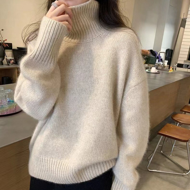 베르슈어 루즈핏 베이직 터틀넥 니트 스웨터