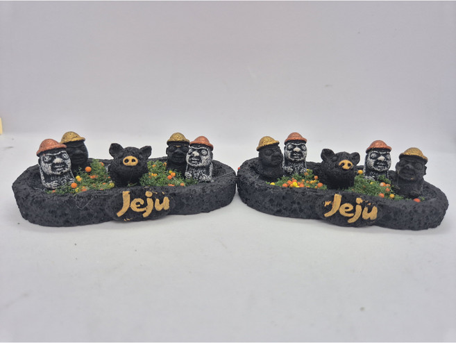 Jeju(제주) 돌하르방(4)+ 흑돼지(1) 장식인형(10.5cm x 5cm) 랜덤1종