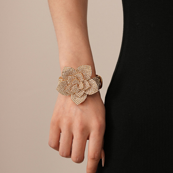 골드 큐빅 플라워 포인트 화려한 여성 패션 팔찌 J2429
