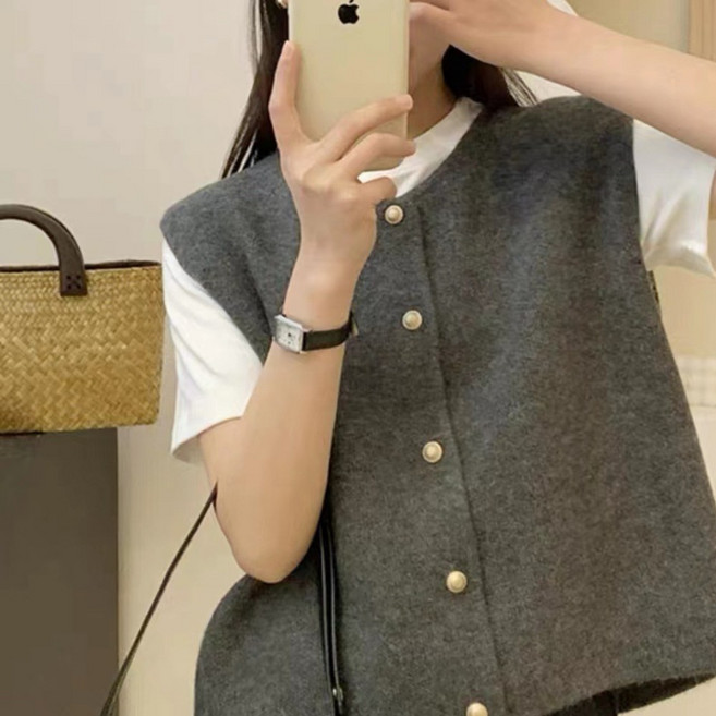 베르슈어 브이넥 골드 버튼니트 조끼 베스트