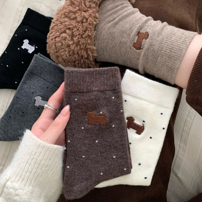 Banjiwu 여성 귀여운 강아지 자수 겨울 양말 중목 양말 장목 양말 중목 양말 무압박 운동 패션 순면 양말 5족 세트