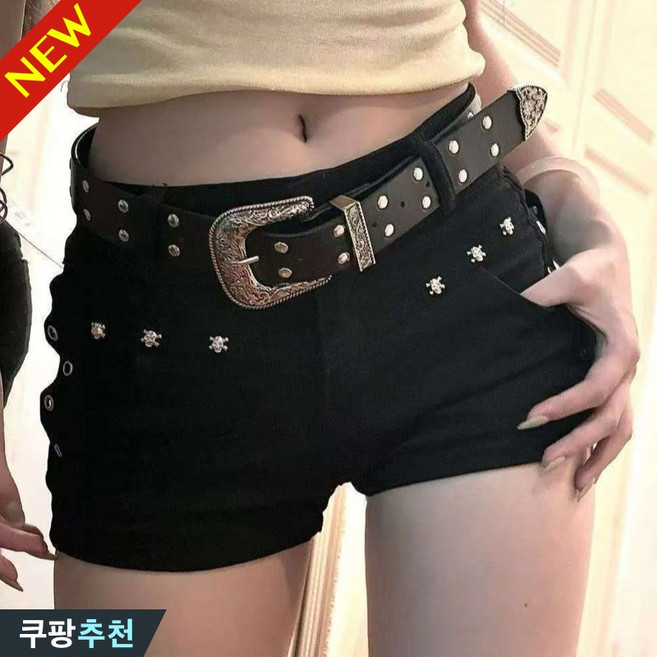 (신상 추천) 날씬해보이는 여성 시카고 지뢰계 스터드 벨트 청반바지 여름 편한 로우웨스트 해골 입체 포인트 스키니 힙업 핫팬츠 독특한 디자인 스트릿 멋지군 블랙 슬림핏 데님 반바지