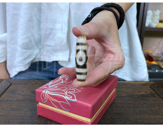 御古齋 西藏至純三眼天珠 帶硃砂銀河線, 1個