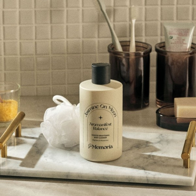 에브리띵by블루 드메모리아 센티드프리미엄 유럽 브라이트닝 바디로션 바디워시 바디클린져 300ml 약산성 화이트닝 케어 미백 기능성 인증 제품 +고급 엠보 쇼핑백 증정, 1개