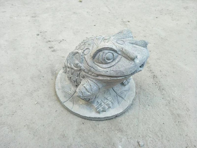 연못 돌두꺼비 분수대 조형물 개구리 블랙 장식품 석상 20cm, 금전초 원색 20cm