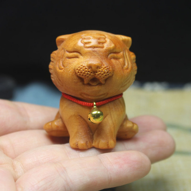 柏木雕生肖擺件 鼠, 虎 一個