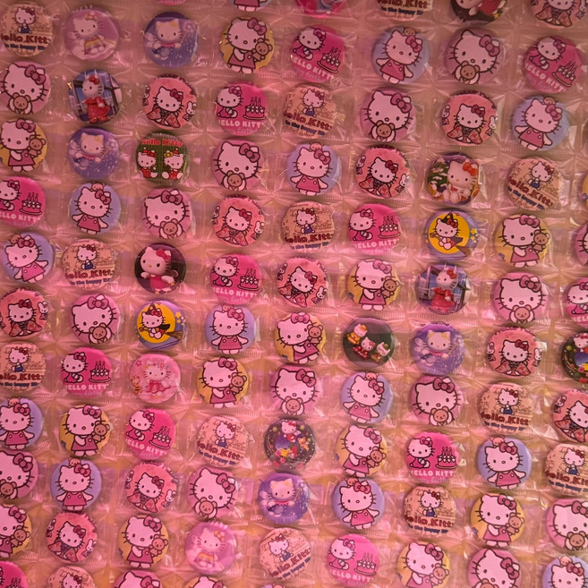 [500원의 행복] 헬로키티 미니뱃지