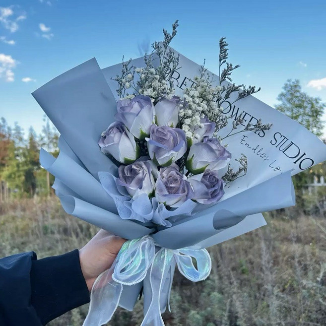 PRETTY FLOWERS STUDIO 玫瑰香皂花束，精緻包裝設計，適合節日紀念送禮, 大束 灰色包裝紫玫瑰