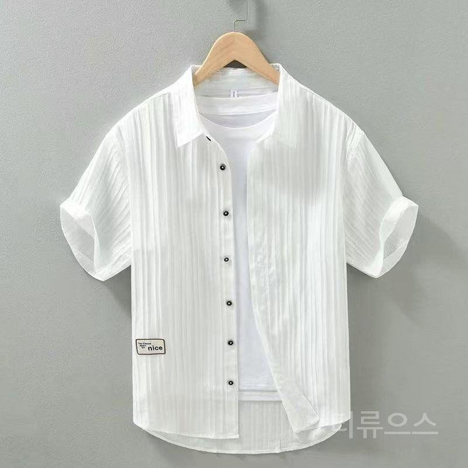 티류으스 남성 봄여름 링클프리 셔츠 반팔 속건기능 시어서커소재 루즈핏디자인