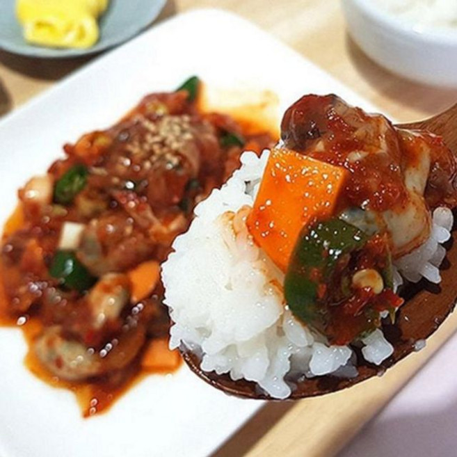 양념 굴 매콤한 굴 싱싱한 술안주 제철 별미 해산물 반찬용 새콤한 밥도둑 통영 생굴 무침 한식 매운 반찬, 1개, 330gx4팩