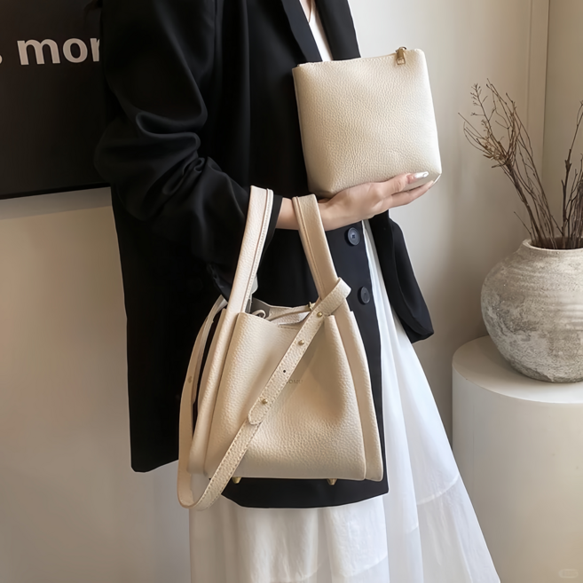 핸드백 숄더백 버킷백 일상에 스타일리시하게 착용할 수 있는 가방 그리고 패셔너블한 여성에게 추천하는 작은 크로스백 등 한국 스타일의 여성용 가방입니다.