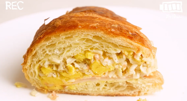 [패밀리푸드] 크루아상 샌드위치(스모크햄치즈), 1개, 408g