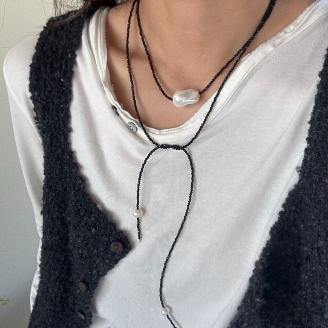 에브리테일 바로크 진주 블랙 스피넬 레이어드 초커 목걸이