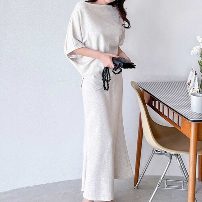 [파인스토리]입술넥 보트넥 가오리핏 밑단 사선 반팔 스케이프 티 머메이드 롱 스커트 세트