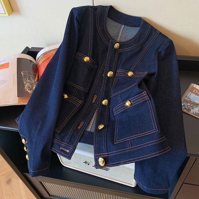 로르카 여성 슬림핏 노카라 골드버튼 포켓 스티치 크롭 데님 데일리 자켓 U02032102