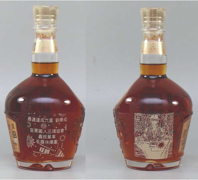 皇家禮炮21年王者之鑽酒瓶雕刻/情人節紀念禮物/父親節生日/結婚祝賀/高昇退伍退休, 1個, 酒瓶一面圖+一面文字雕刻