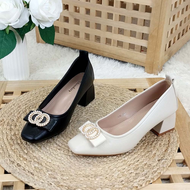 비비루 발볼넓은 소가죽 5cm 여자구두 금장식 통굽구두