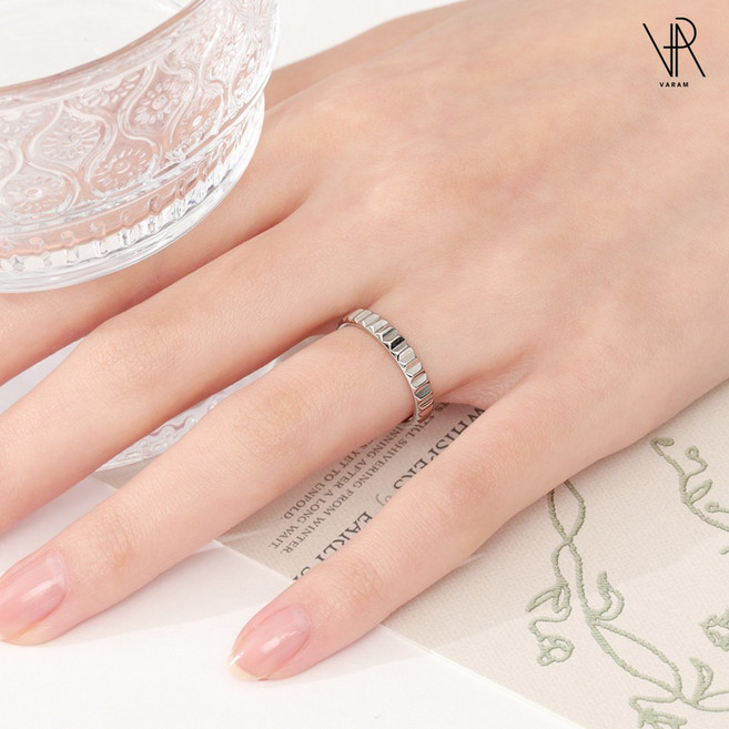 VARAM 써지컬316L 4mm 쉐론 톱니반지